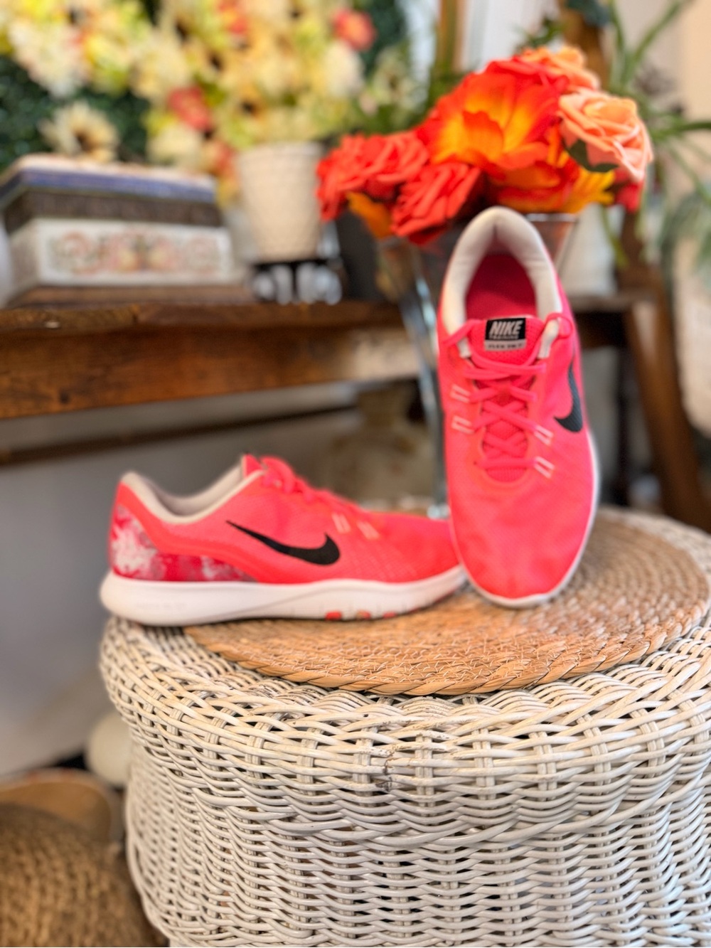 Nike FLEX TR 7 Women Athletic Shoes Bright Pink with Black Swoosh